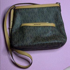 Micheal Kors crossbody bag